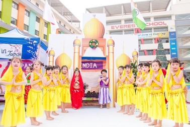 Nếu con chưa được ra thế giới, chúng ta sẽ mang thế giới về với Everest