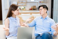 Bạn trai khoe lương 20 triệu đồng, tôi nói: "Anh kiếm tiền rồi hãy kiếm vợ"