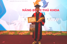 Cậu bé mồ côi bán vé số thành thủ khoa của Học viện Hàng không