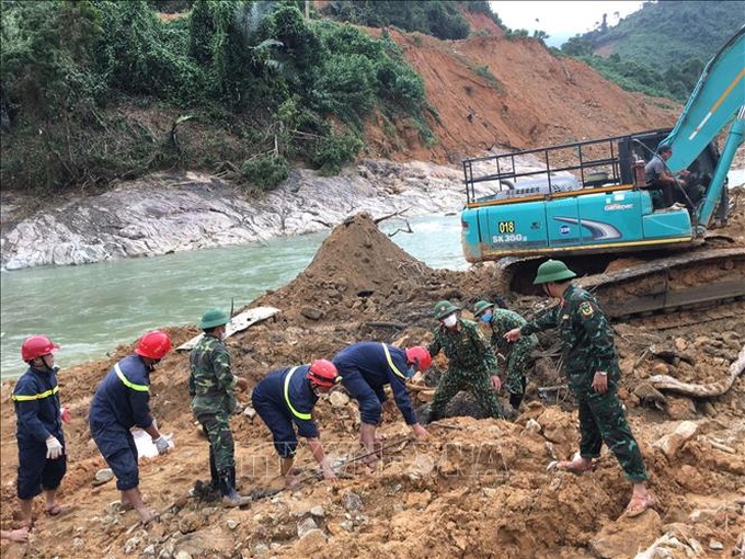 Nối lại việc tìm kiếm nạn nhân mất tích tại thủy điện Rào Trăng 3 vào ngày 23/6 - Ảnh 1.