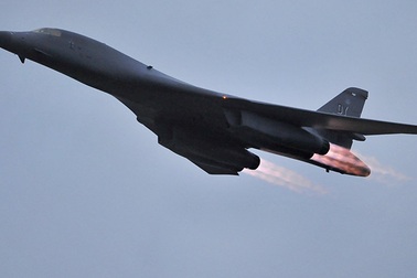 Mỹ phóng thành công tên lửa tầm xa từ máy bay ném bom B-1B