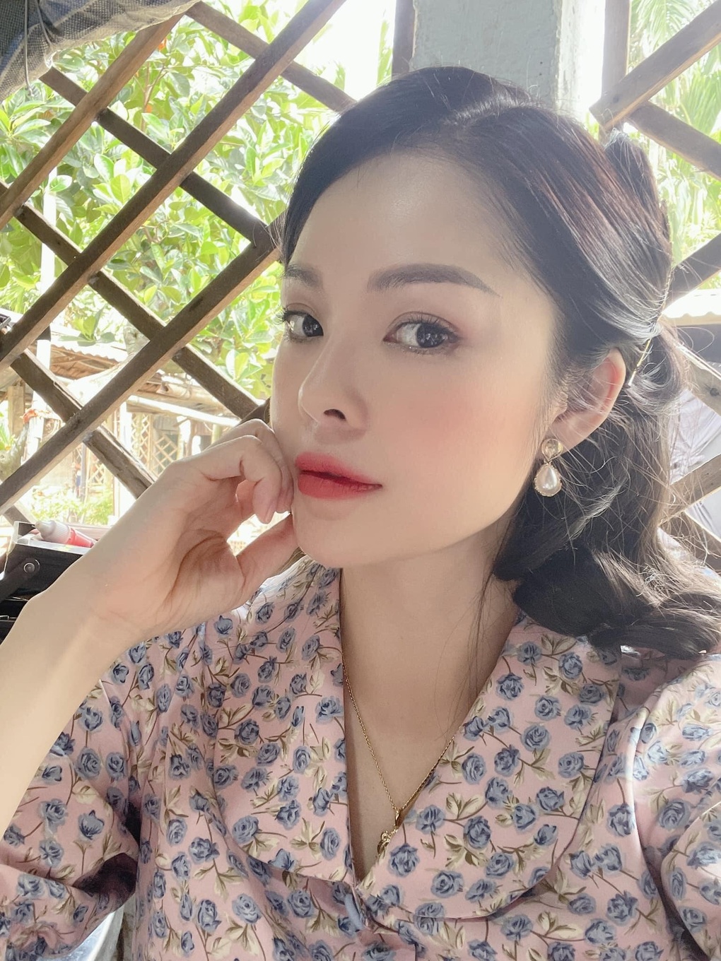 Trước khi nợ nần, Dương Cẩm Lynh từng sống sang chảnh, ở biệt thự 200m2 - 1 Trước khi nợ nần, Dương Cẩm Lynh từng sống sang chảnh, ở biệt thự 200m2 - 1