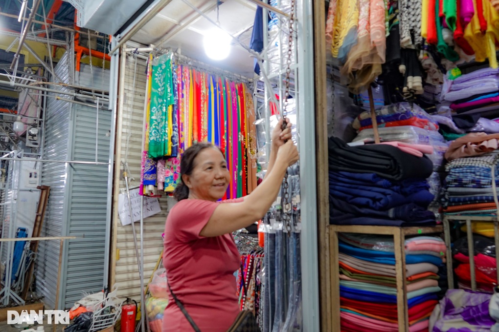 Tiểu thương chợ đêm gồng mình gánh lỗ: Hết cảnh thu 10 triệu đồng/ngày! - 1 Tiểu thương chợ đêm gồng mình gánh lỗ: Hết cảnh thu 10 triệu đồng/ngày! - 1