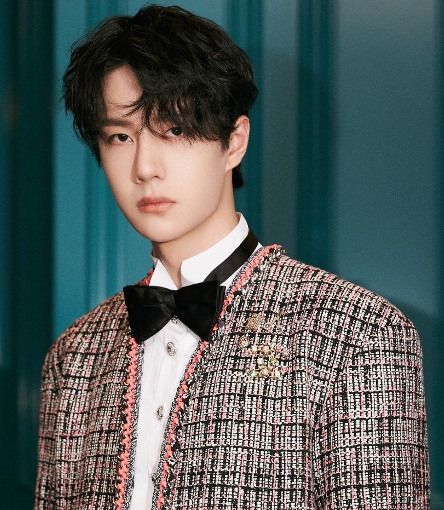 Trung Quốc loại Vương Nhất Bác, MC tai tiếng, không bằng cấp khỏi gameshow - 2