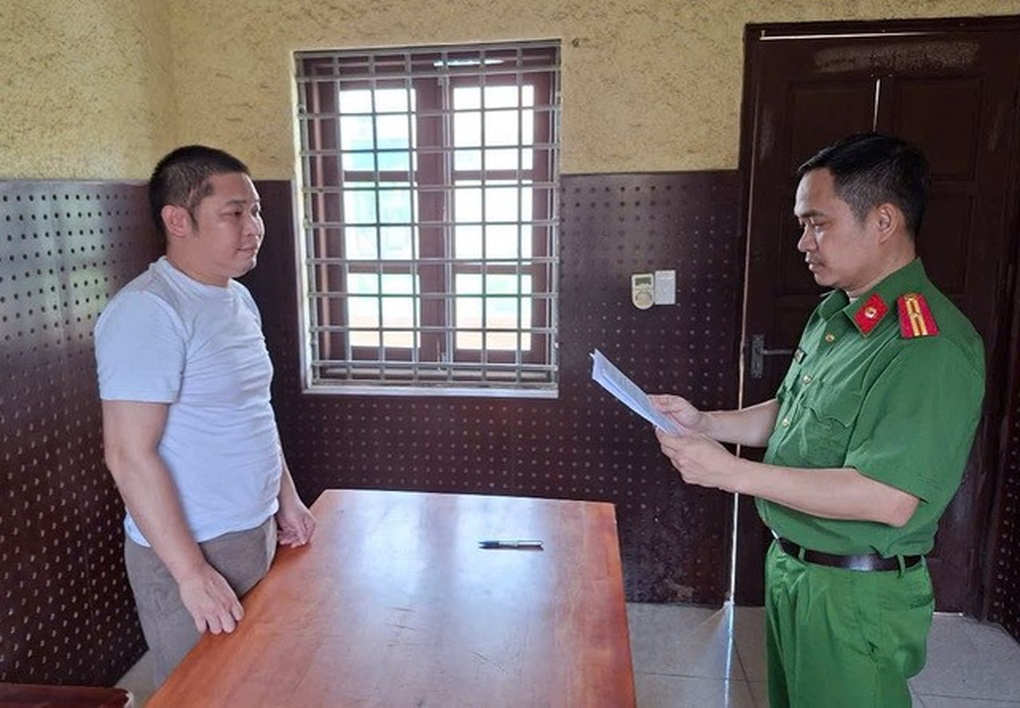 Bắt tạm giam người đàn ông nổ súng khi xô xát với gia đình vợ - 1 Bắt tạm giam người đàn ông nổ súng khi xô xát với gia đình vợ - 1
