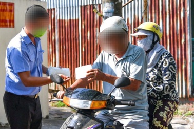 Công an đề nghị người dân cảnh giác kẻ xấu phát khẩu trang tẩm thuốc mê