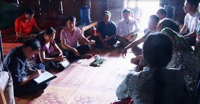 Lãnh đạo huyện hỗ trợ động viên gia đình 10 triệu đồng.