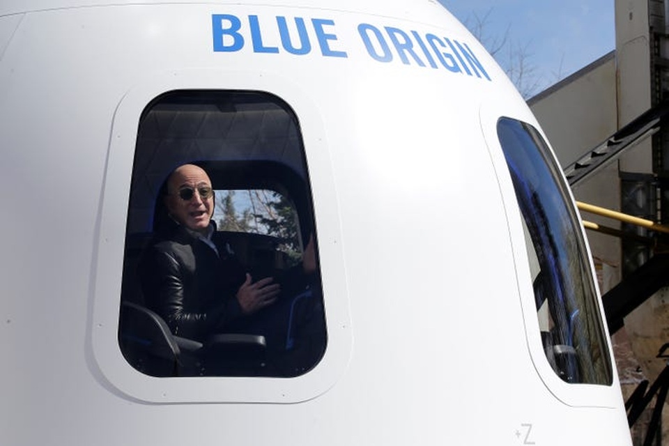 Gần 65 tỷ đồng cho một vé trên tàu du hành vũ trụ của tỷ phú Jeff Bezos - 1 Gần 65 tỷ đồng cho một vé trên tàu du hành vũ trụ của tỷ phú Jeff Bezos - 1