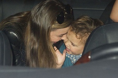 Miranda Kerr hạnh phúc khi hội ngộ con trai nhỏ