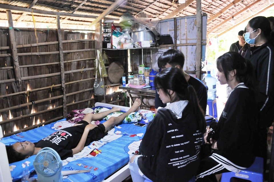 Ngày nhận giấy nhập học, đôi mắt tân sinh viên đã không nhìn thấy gì nữa - 5 Ngày nhận giấy nhập học, đôi mắt tân sinh viên đã không nhìn thấy gì nữa - 5