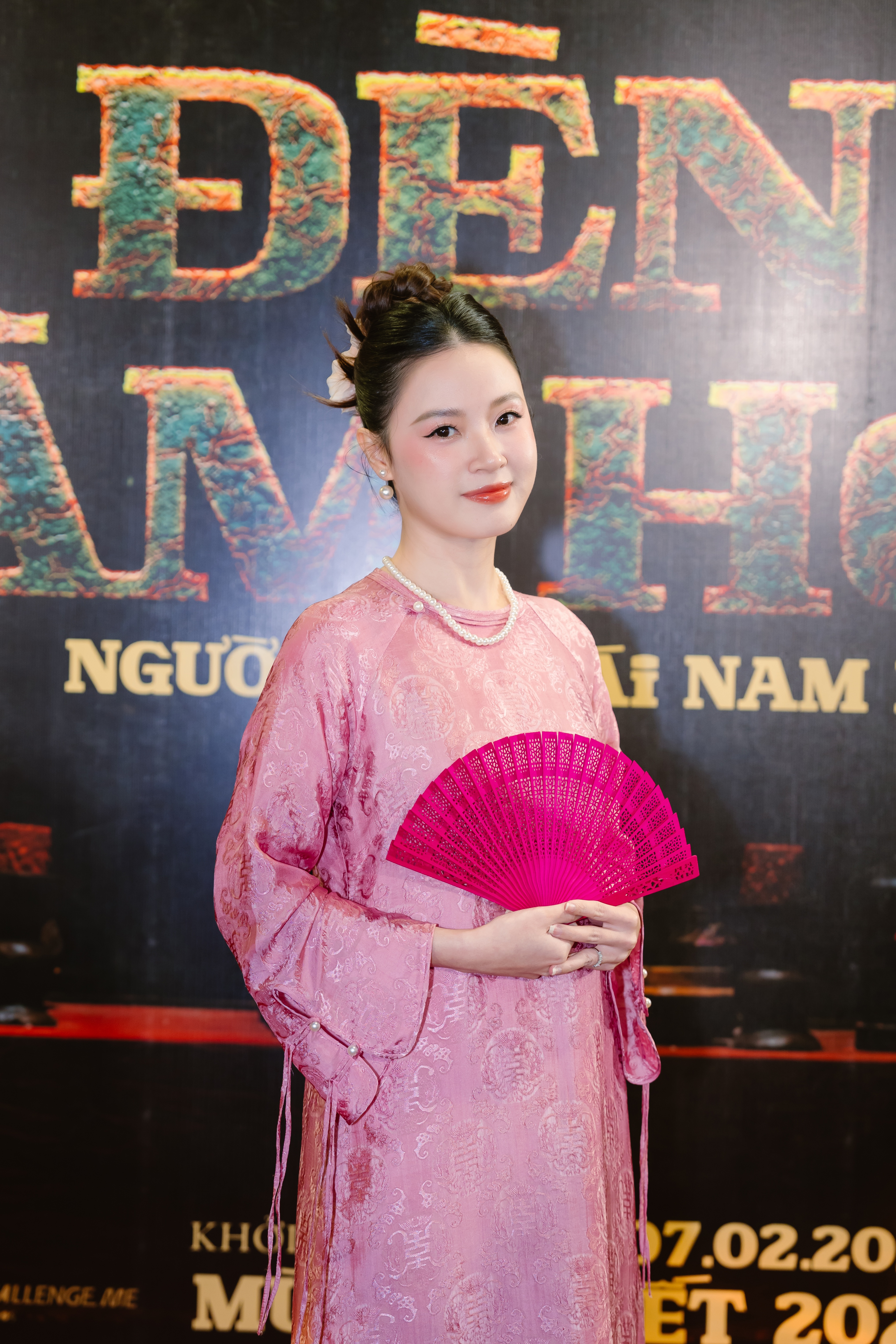 Midu xuất hiện với ngoại hình gây chú ý ở thảm đỏ phim kinh dị Đèn âm hồn - 11 Midu xuất hiện với ngoại hình gây chú ý ở thảm đỏ phim kinh dị Đèn âm hồn - 11