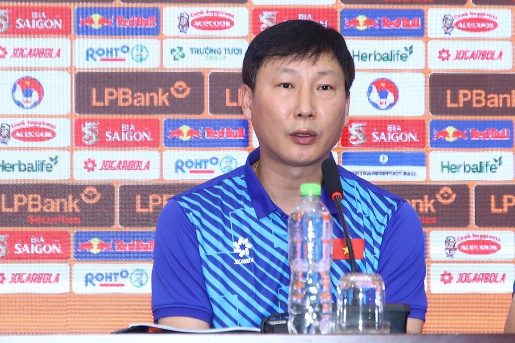 HLV Kim Sang Sik: Tuyển Việt Nam sẽ nỗ lực thắng Malaysia - 1 HLV Kim Sang Sik: Tuyển Việt Nam sẽ nỗ lực thắng Malaysia - 1