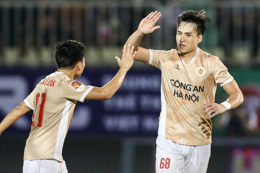 Quang Hải vắng mặt, Công An Hà Nội vẫn thắng đậm Hoàng Anh Gia Lai - 1 Quang Hải vắng mặt, Công An Hà Nội vẫn thắng đậm Hoàng Anh Gia Lai - 1