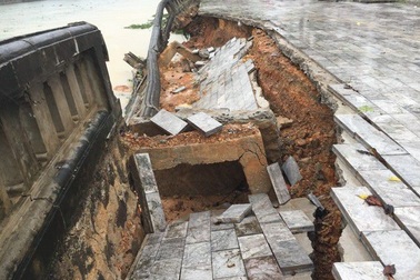 Chi hơn 3 tỷ đồng sửa chữa khẩn cấp kè hồ Thành cổ Quảng Trị