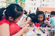 Con nghỉ Tết sớm, phụ huynh phải “mượn” giúp việc nhà hàng xóm