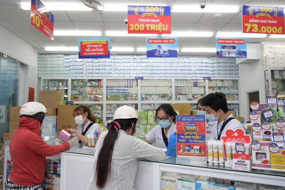 FPT Long Châu chào đón nhà thuốc thứ 300 với nhiều chương trình ưu đãi hấp dẫn - 2 FPT Long Châu chào đón nhà thuốc thứ 300 với nhiều chương trình ưu đãi hấp dẫn - 2