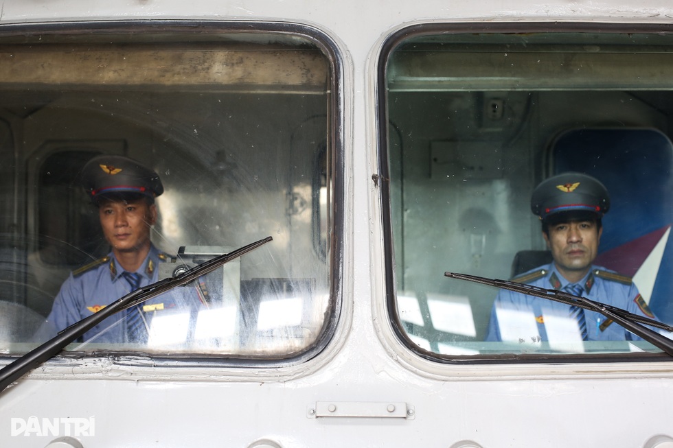 Bác tài hỏa xa và những chuyến tàu Tết xuyên thời gian - 4