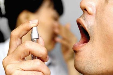 Xịt thơm miệng dễ làm miệng hôi hơn?