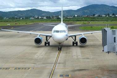 Đề nghị đóng cửa sân bay Liên Khương để sửa chữa đường băng