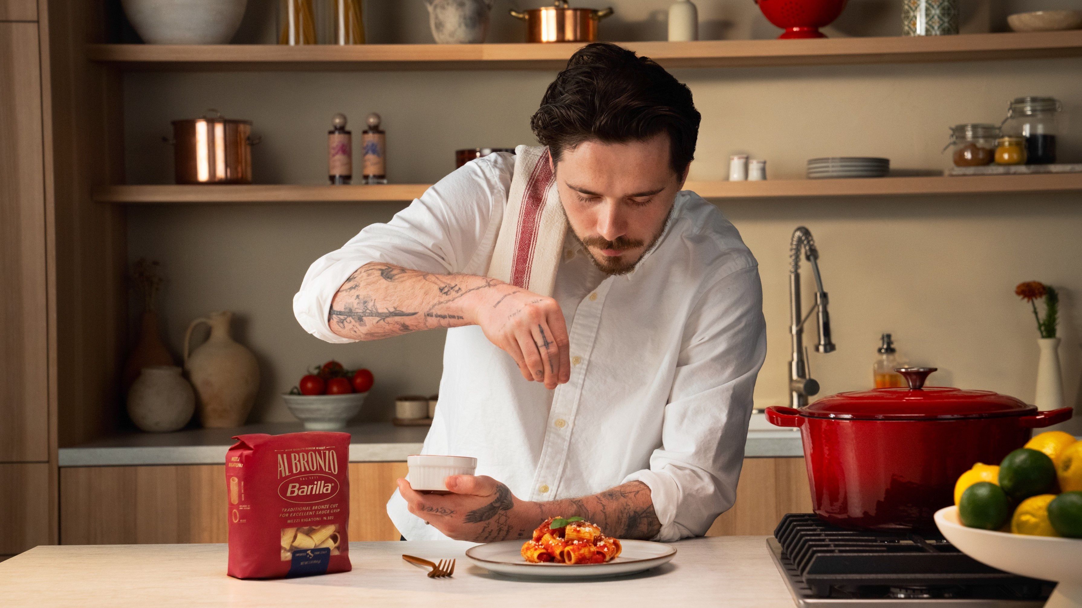 Con trai của David Beckham được bố vợ tỷ phú hậu thuẫn việc kinh doanh - 2