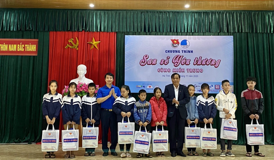 San sẻ yêu thương cùng miền Trung - 1 San sẻ yêu thương cùng miền Trung - 1