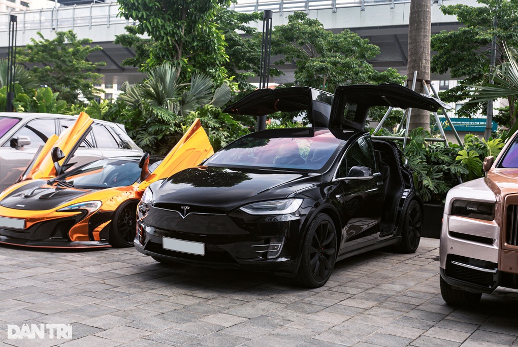 Dàn siêu xe trị giá gần 100 tỷ hội tụ tại Hà Nội, có mẫu độc nhất Việt Nam - 8 Dàn siêu xe trị giá gần 100 tỷ hội tụ tại Hà Nội, có mẫu độc nhất Việt Nam - 8
