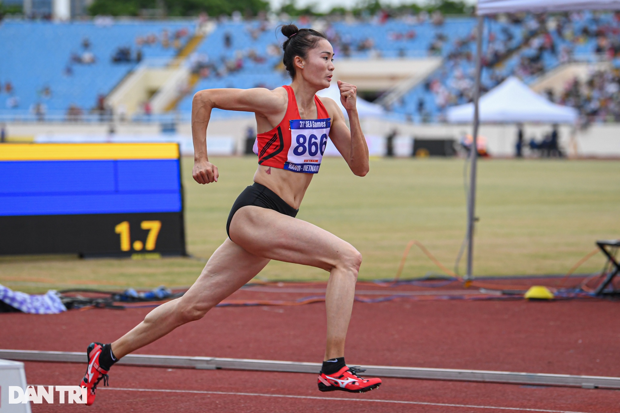 Giọt nước mắt của Quách Thị Lan trong lần đầu giành HCV cá nhân SEA Games - 2 Giọt nước mắt của Quách Thị Lan trong lần đầu giành HCV cá nhân SEA Games - 2