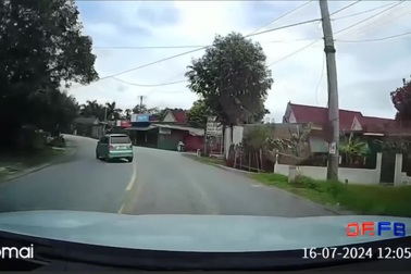 Tình huống xử lý đầy khó hiểu của tài xế ô tô, suýt gây ra tai nạn