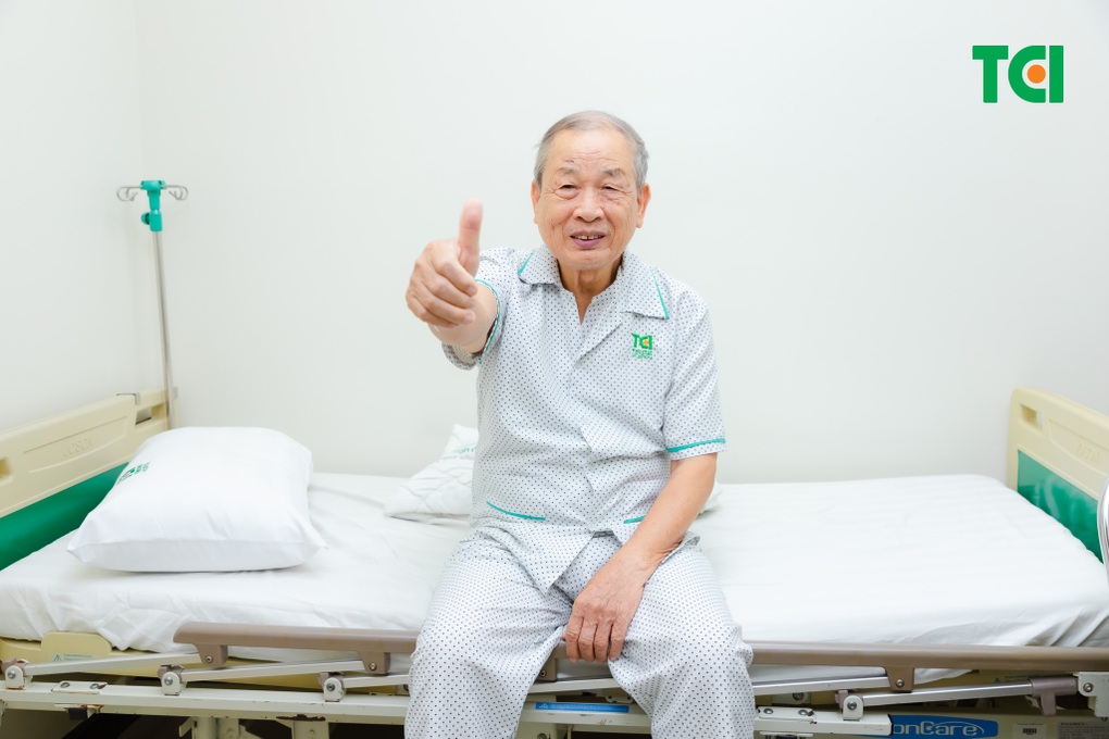 Thắp sáng cho đôi mắt mờ đục tuổi 80 nhờ kỹ thuật Phaco - 3 Thắp sáng cho đôi mắt mờ đục tuổi 80 nhờ kỹ thuật Phaco - 3