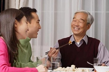 Bố chồng 75 tuổi đòi lấy vợ, tôi ủng hộ sau khi biết bí mật phía sau