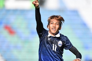 Tỏa sáng rực rỡ, “Messi Campuchia” được đưa lên mây xanh