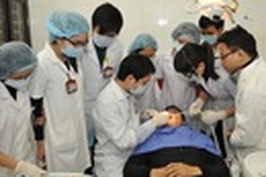 Bác sĩ nội trú và những đêm trực ứa nước mắt