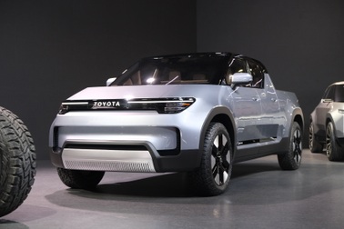 Toyota EPU Concept - Xe bán tải chạy điện với nội thất đậm chất tương lai