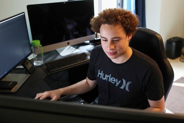 Người hùng chặn đứng mã độc khét tiếng nhất thời đại bị FBI bắt vì... viết virus