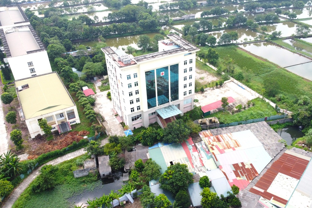 Trụ sở chi cục thuế 60 tỷ đồng không có lối vào: Trách nhiệm thuộc về ai? - 1 Trụ sở chi cục thuế 60 tỷ đồng không có lối vào: Trách nhiệm thuộc về ai? - 1