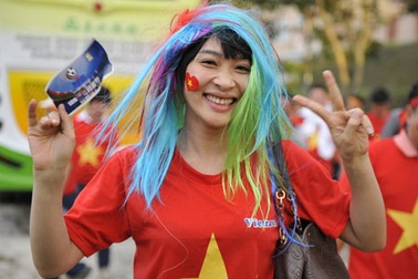 "Chảo lửa" Bukit Jalil rực cháy bởi CĐV Việt Nam