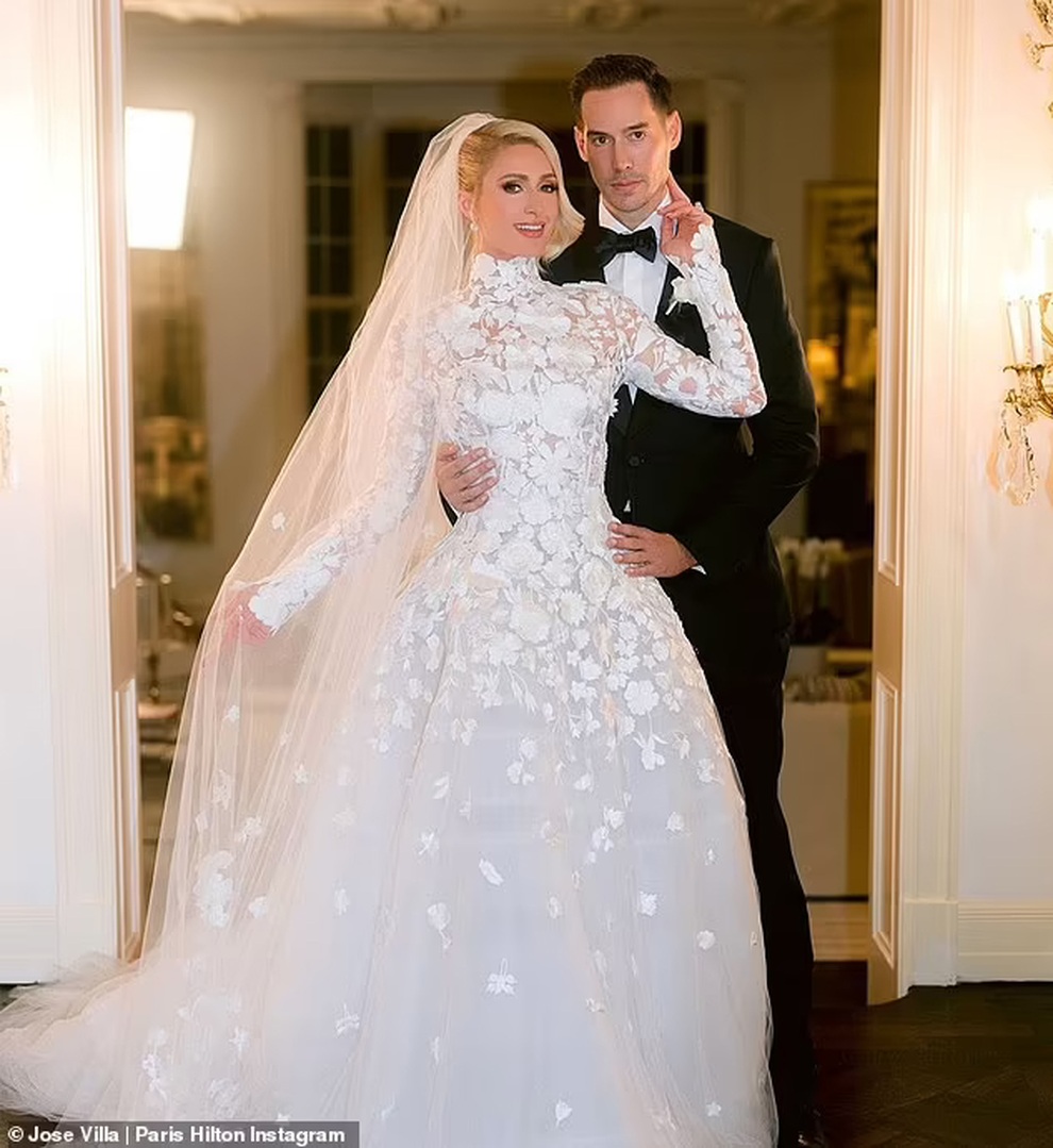 Paris Hilton khoe ảnh trăng mật ngọt ngào - 2 Paris Hilton khoe ảnh trăng mật ngọt ngào - 2