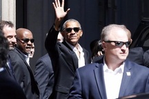 Ông Obama đem cả đoàn xe, chuyên cơ qua Italy dự hội nghị