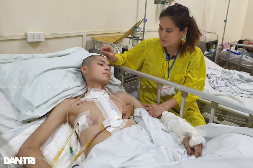 Bạn đọc giúp đỡ cậu học trò bị tai nạn giao thông gần 500 triệu đồng - 2 Bạn đọc giúp đỡ cậu học trò bị tai nạn giao thông gần 500 triệu đồng - 2