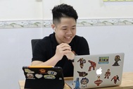 Bật mí danh tính thầy giáo tranh thủ "khoe đồ" khi dạy trực tuyến