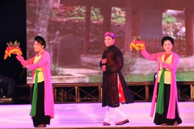 “Người nhà đài” nối vòng tay biển