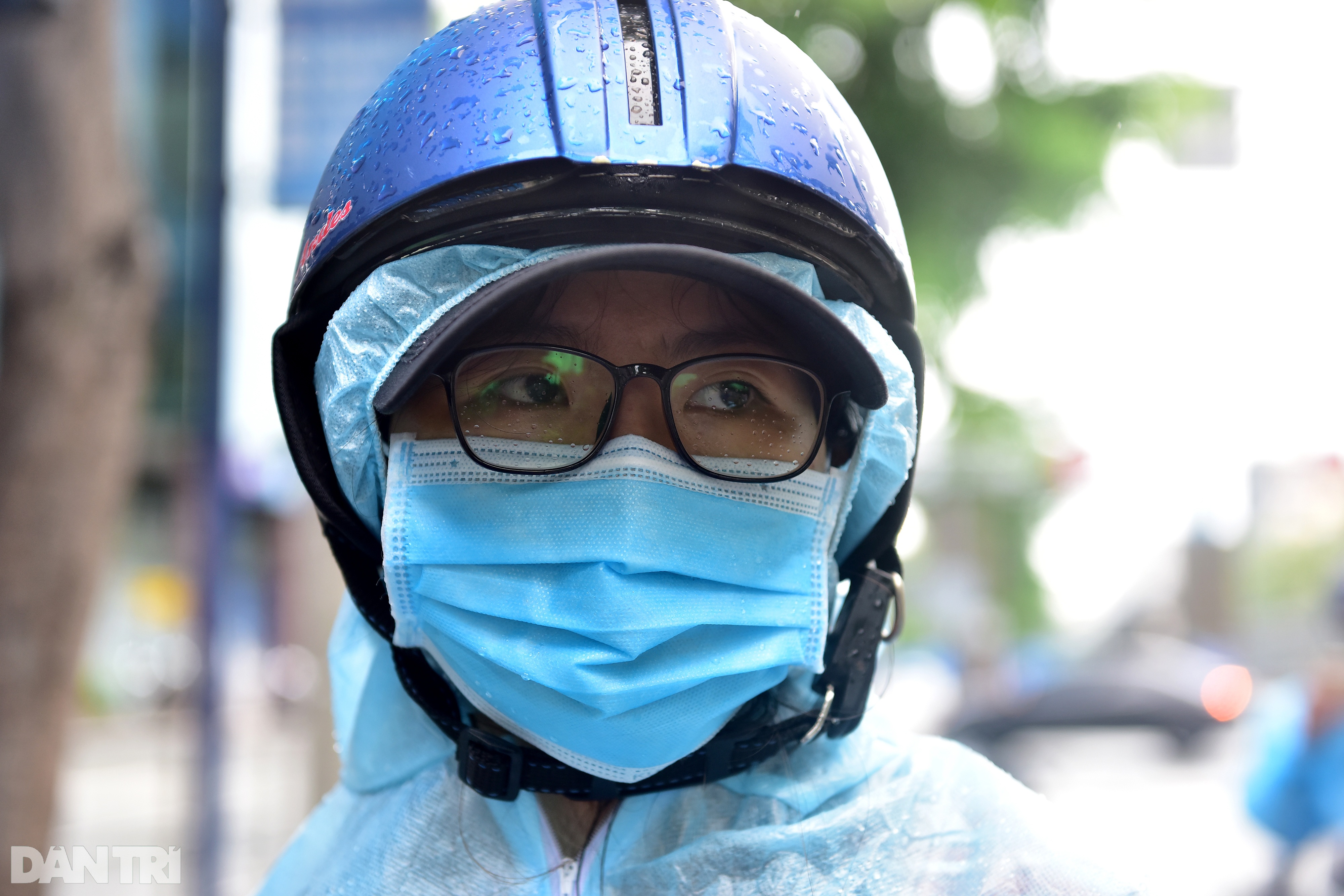 Thầy giáo Tây ở Sài Gòn: Mong học trò không thấy cảnh tôi nhận đồ ăn - 11 Thầy giáo Tây ở Sài Gòn: Mong học trò không thấy cảnh tôi nhận đồ ăn - 11