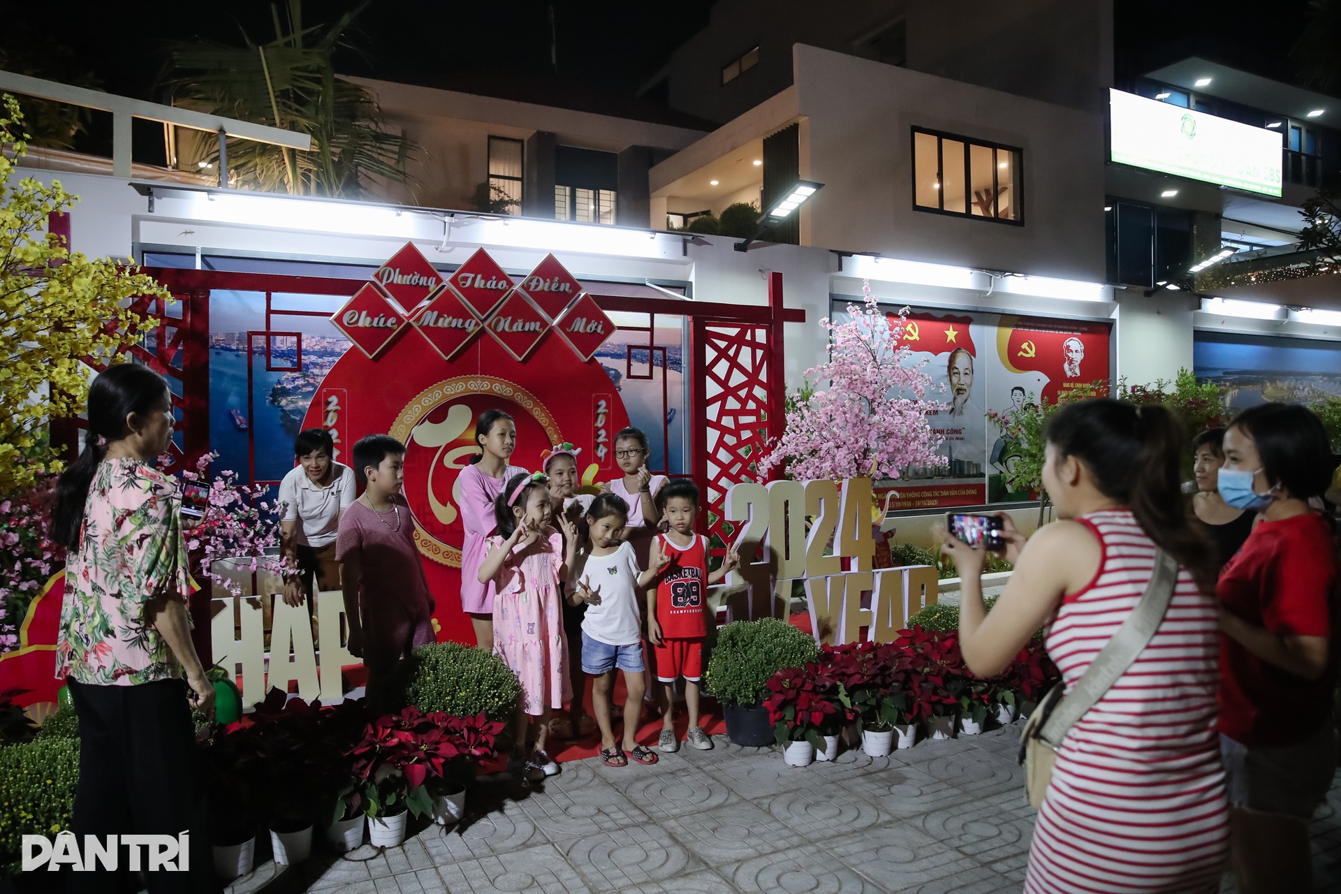 Hàng nghìn người đổ về phố đêm Thảo Điền trong ngày đầu mở cửa - 4