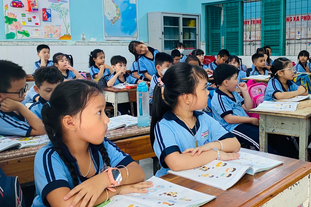 Nữ hiệu trưởng ở TPHCM: Năm nào cũng tuyển giáo viên, không ai nộp hồ sơ - 2 Nữ hiệu trưởng ở TPHCM: Năm nào cũng tuyển giáo viên, không ai nộp hồ sơ - 2