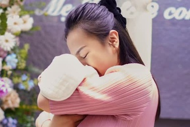 Phương Oanh khóc khi được Shark Bình mở tiệc chào đón về nhà