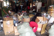 Cận cảnh hơn 1,3 tấn hàng nghi lậu chất đầy nhà thượng tá biên phòng