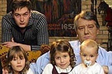 Bênh cậu quý tử, Tổng thống Ukraine cãi nhau với báo chí 