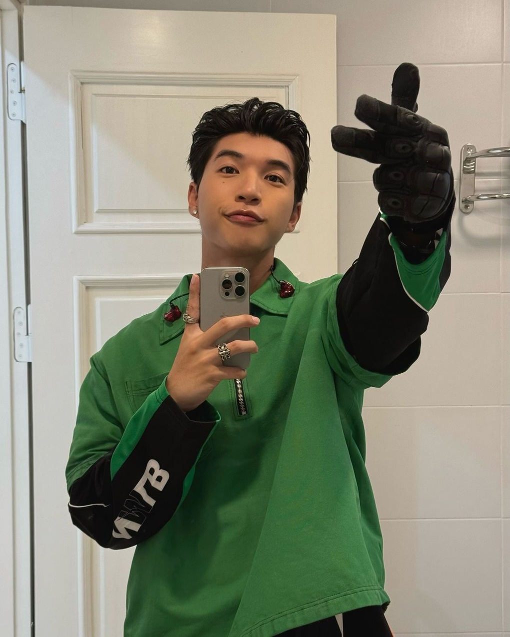Rapper HIEUTHUHAI: Ngủ gật cũng gây sốt, vẫn được bố xem là bé bỏng - 5 Rapper HIEUTHUHAI: Ngủ gật cũng gây sốt, vẫn được bố xem là bé bỏng - 5