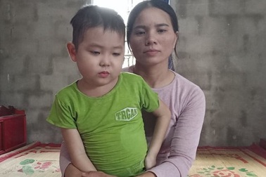 Thương cậu bé vừa nhập học đã phải xa trường chống chọi với bệnh ung thư