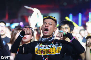 Hàng nghìn bạn trẻ "quẩy" hết mình với lễ hội âm nhạc EDM số một Việt Nam